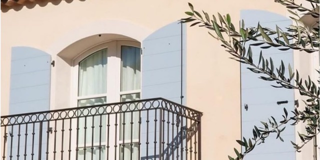 Poshmark banner for @maps